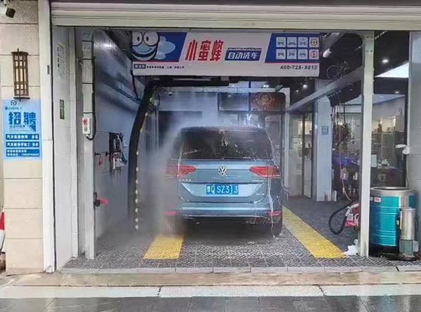 上海Double C 沈總選購(gòu)車客林無(wú)接觸洗車機(jī)